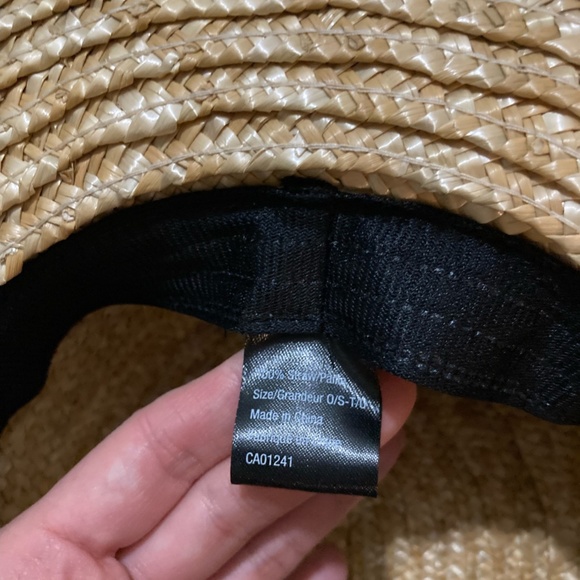 Beautiful & elegant Andrey Hepburn style 100% straw hat- bought from Holt Refrew - Picture 3 of 3